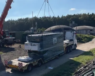 Anlieferung des Batteriecontainers an der Biogasanlage Mönkloh